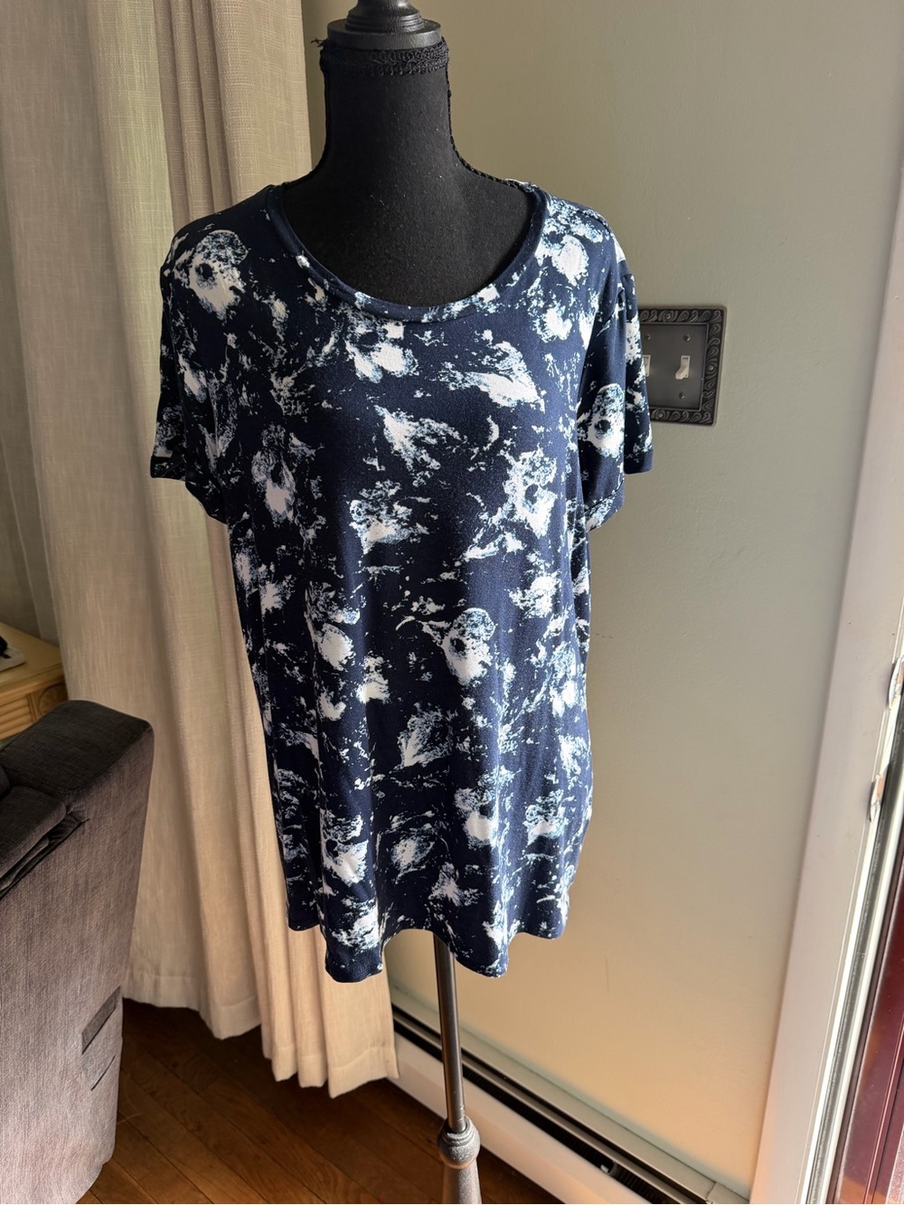Ellen Tracy Navy and White Tie-Dye Short Sleeve Tee NWOT